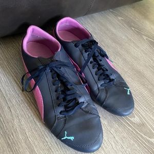 Women Puma Shoes (Size: 9.5)